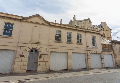 Lainnya Crescent Mews