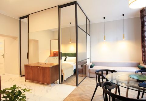 Others Faust and Mona Lisa Apartments