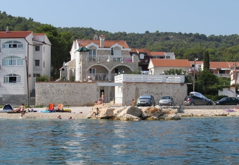 Lainnya Sea front stone house