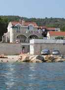 Primary image Sea front stone house