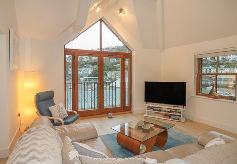 Others The Creekside