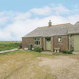 Primary image 1 Parc An Castle Cottage, Deviock Hotels