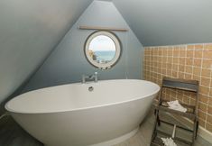 Others 7 Little Trelawns