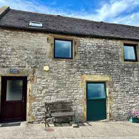 Primary image 1 ブルーバード コテージ, バズロウ・アンド・バブネル ホテル