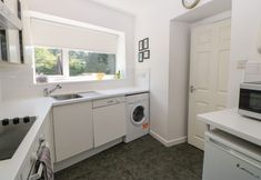 อื่นๆ 3 Hollie Cottage