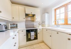 Others 7 Little Melrose