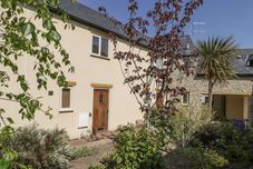 Lain-lain 6 Malthouse Court