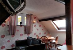 Lain-lain 3 The Coach House