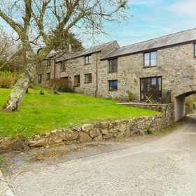 Primary image 1 Bell Cottage, Deviock Hotels