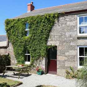 Primary image 1 The Farmhouse, Deviock Hotels