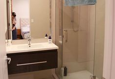 Others 7 Cherry Manor - Adults Only