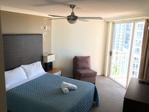 기타 4 Bell Of Broadbeach