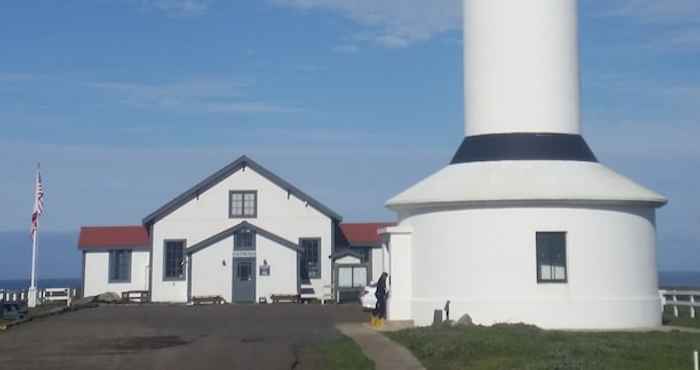 Khác Point Arena Lighthouse