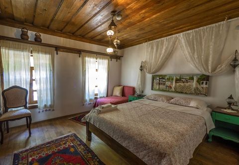 Lainnya Birgi Yeni Gelin Evi