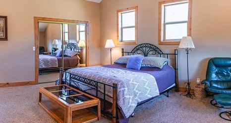 Others 2 Sunset Chalet - 2600 Sq.ft. Multi-seasonal Retreat