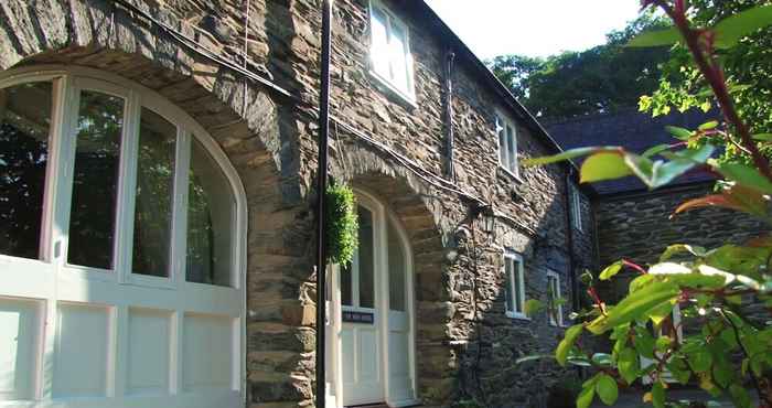 Others Bryn Melyn Farm Cottages- 5 Luxury Cottages In A Stunning Setting with Wood Fired Hot Tub