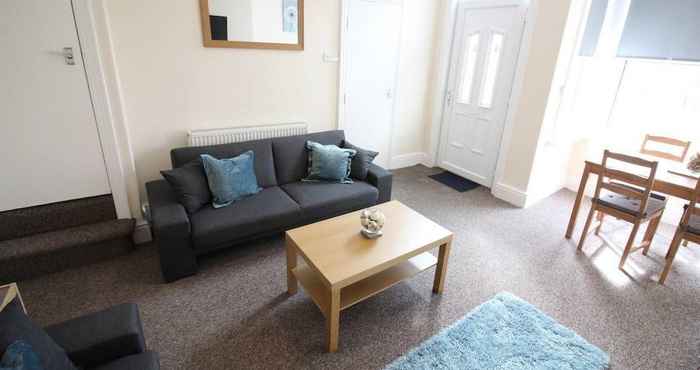 Others 2 Bedroom Family Home near Leeds City Center