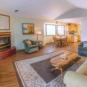 Primary image1橡樹草坪小屋飯店 - 離 OSF 1.5 個街區,安格斯·鲍默剧院飯店