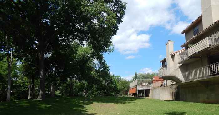 Lain-lain Fabulous Pristine Park Side Townhome