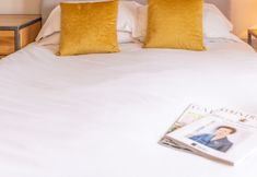 อื่นๆ 2 Rose And Crown