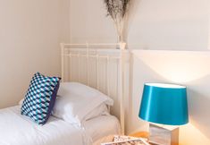 อื่นๆ 5 Rose And Crown