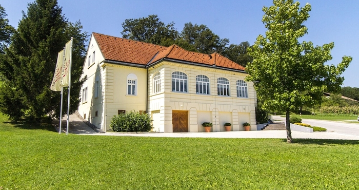 Lain-lain Villa Istenič