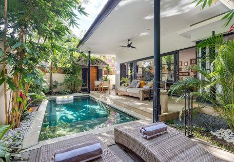 Others Villa Lora by Villa Finder