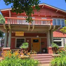 Primary image 1 日内瓦女士民宿, Central Point Pawn Plus LLC 酒店