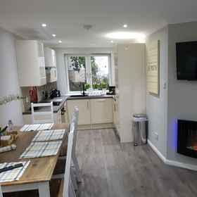 Primary image 1 First St John's Hill Apartment 2, Edinburgh Butterfly & Insect World Hotels