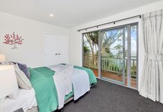 Others 3 Spectacular Hilltop Retreat near Piha