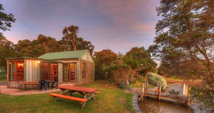 Khác Stanley Lakeside Spa Cabins