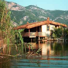 Primary image 1 Kingfisher Cottage, โรงแรม & ที่พัก Karya Villa