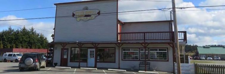 Others Tyee Restaurant and Hotel