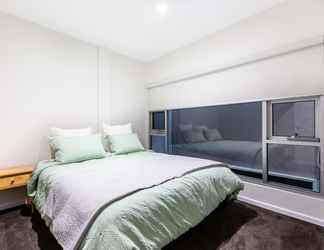 Others 2 Hotham, 2BDR North Melbourne Apartment