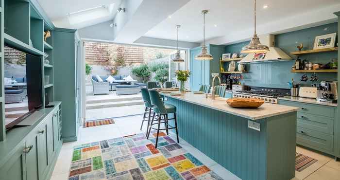 Lain-lain Immaculate Designer Home in Wandsworth