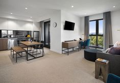 Others 5 Quest Burwood East