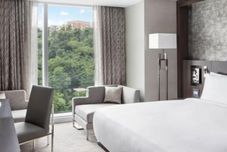 อื่นๆ Envue, Autograph Collection