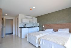 Others 3 Aqua Suit Panorama A1