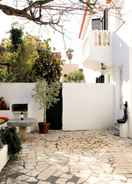 Imej utama Cushy Apartment with garden in Estoril