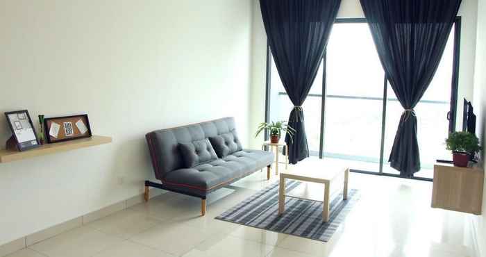 Lainnya The Raffles Suites by Stayshare Homes