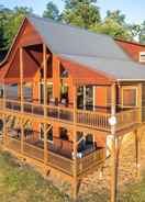 Imej utama NFL Sunday Ticket - The Blue Ridge Mountain Top Cabin