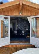 ภาพหลัก Cosy Lodge With Private Hot Tub in Tottergill Farm