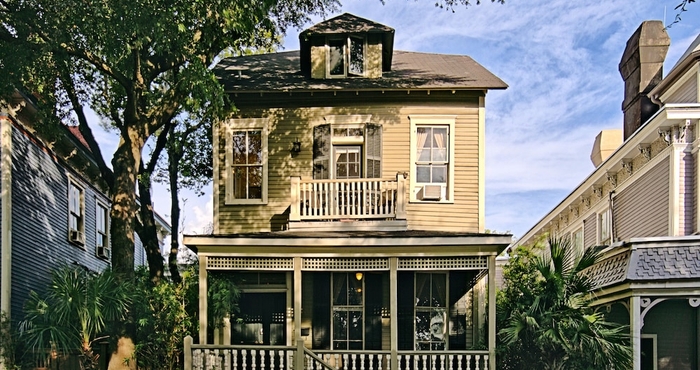 อื่นๆ 3 BR Victorian Stunner on Forsyth Park