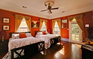 อื่นๆ 5 3 BR Victorian Stunner on Forsyth Park