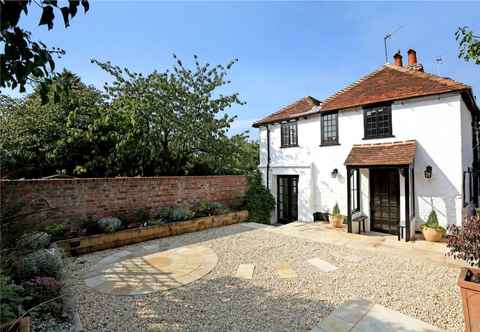 Others Henry VIII Cottage