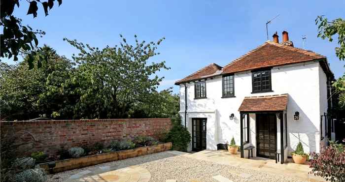 Lainnya Henry VIII Cottage