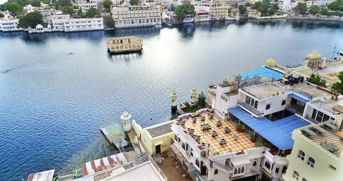 Lain-lain Hotal Devraj Niwas on Lake Pichola Udaipur