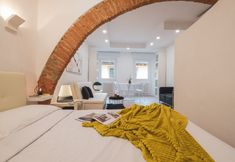 Others 4 Charming Fossi