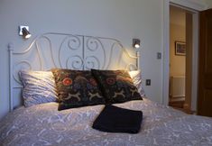 Others 3 Silver Lining - Gilmore Place Apartment