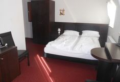 Others 3 Willa Halka